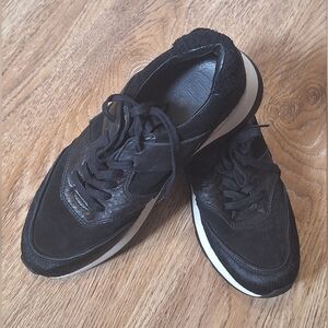 Frye Willow Low Lace-Up Running Sneakers  8.5